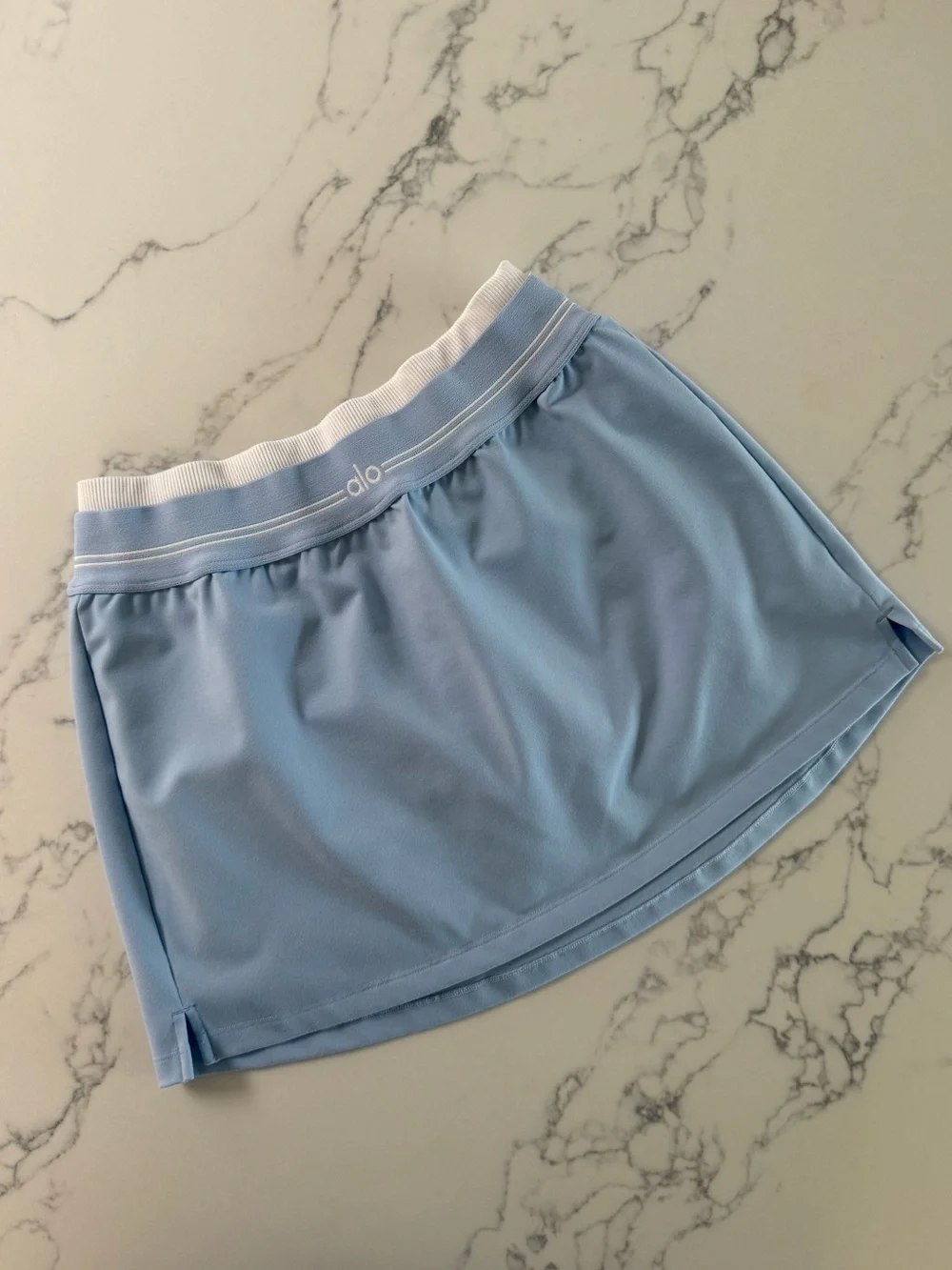 Alo Yoga Airbrush Better Together Tennis Skirt - Seashell Blue / White - Size M